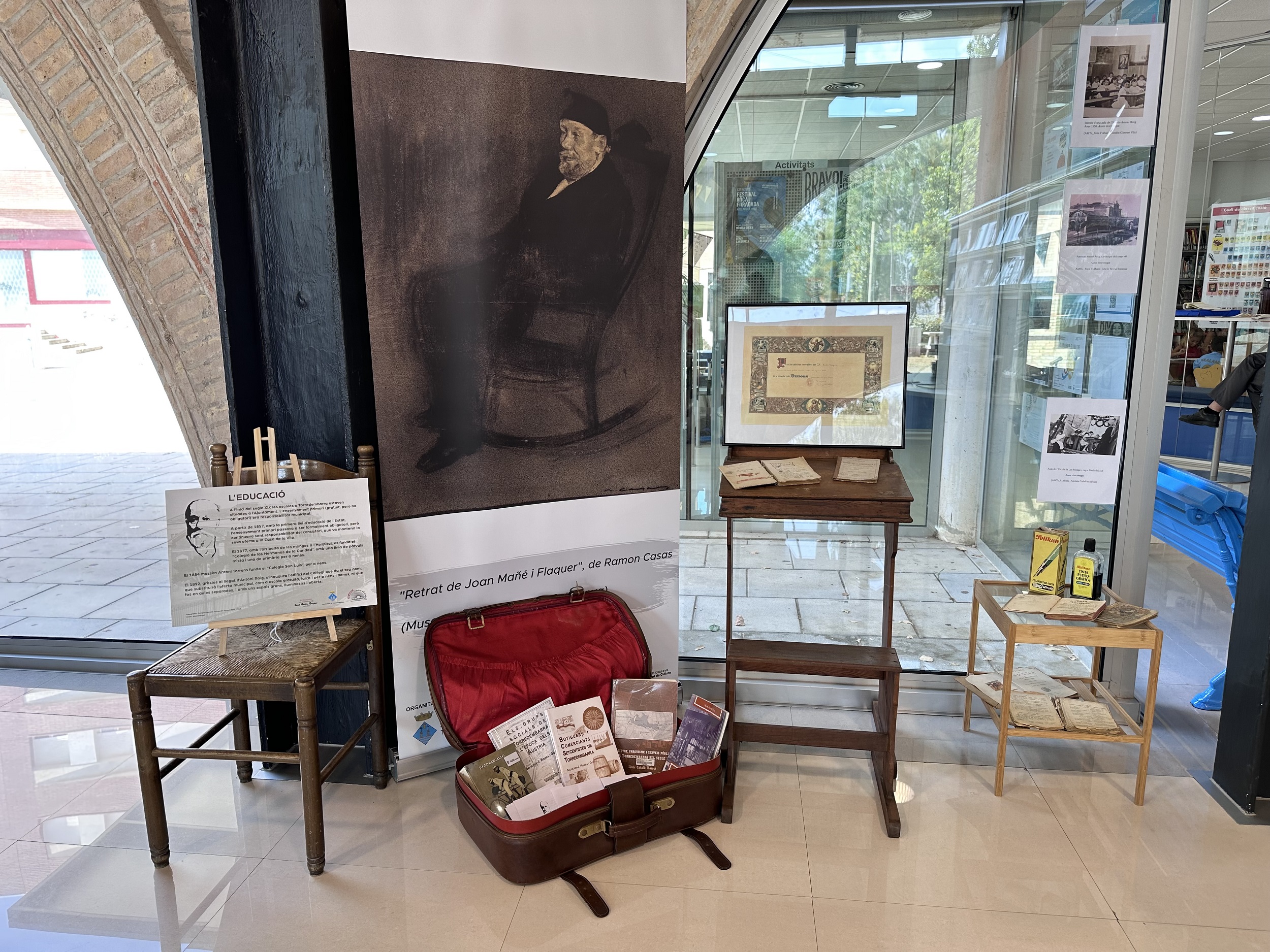 Exposició del Bicentenari del naixement de Joan Mañé i Flaquer, a la Biblioteca Mestra Maria Antònia