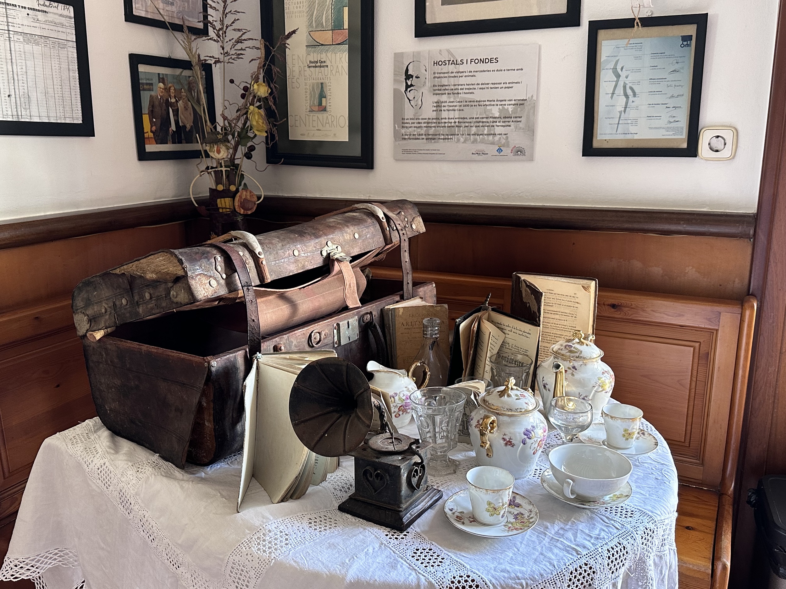 Exposició del Bicentenari del naixement de Joan Mañé i Flaquer, a la Fonda Coca