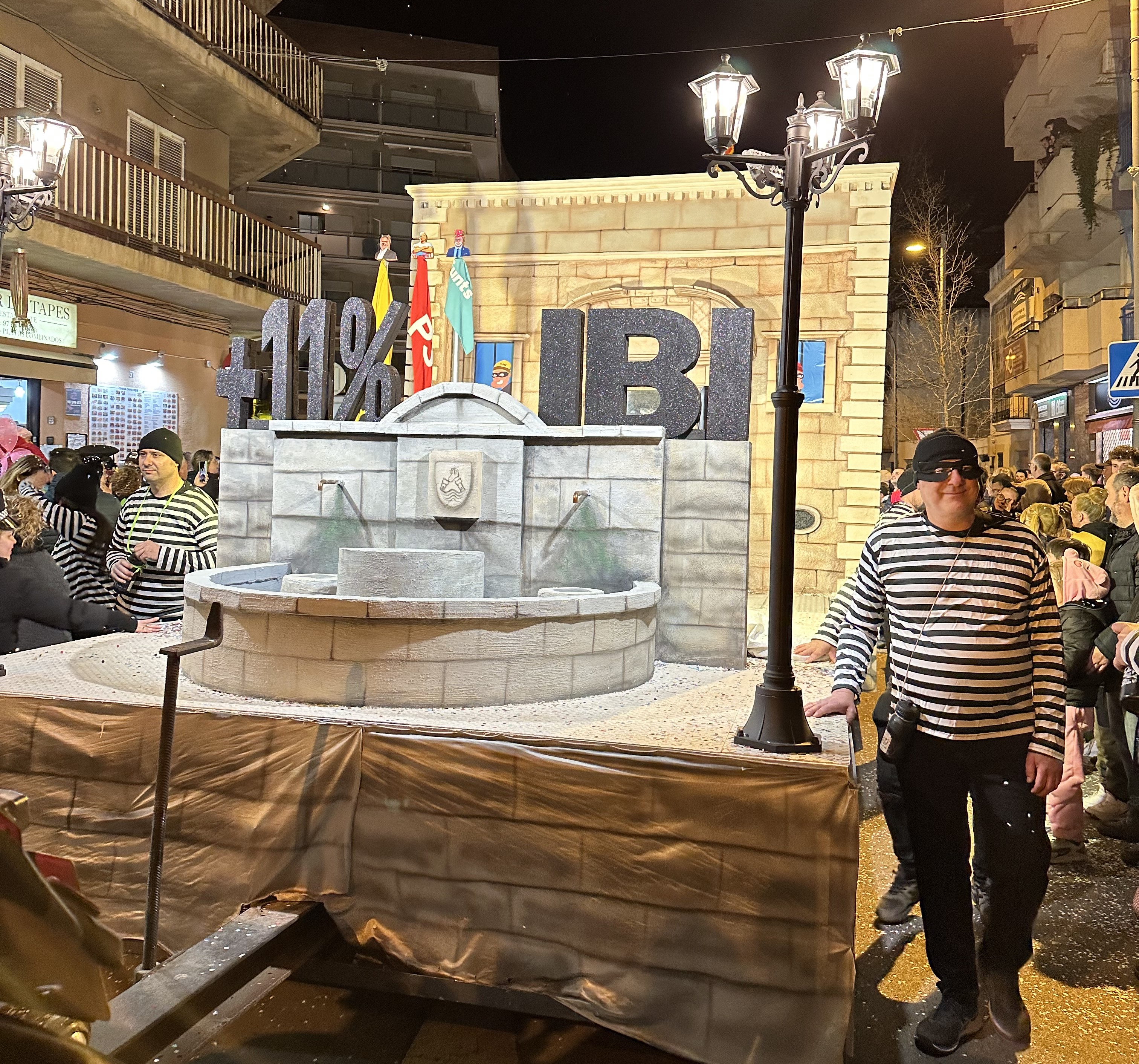 Detall de la carrossa de la colla Spaindereta, reconeixement al tema més satíric