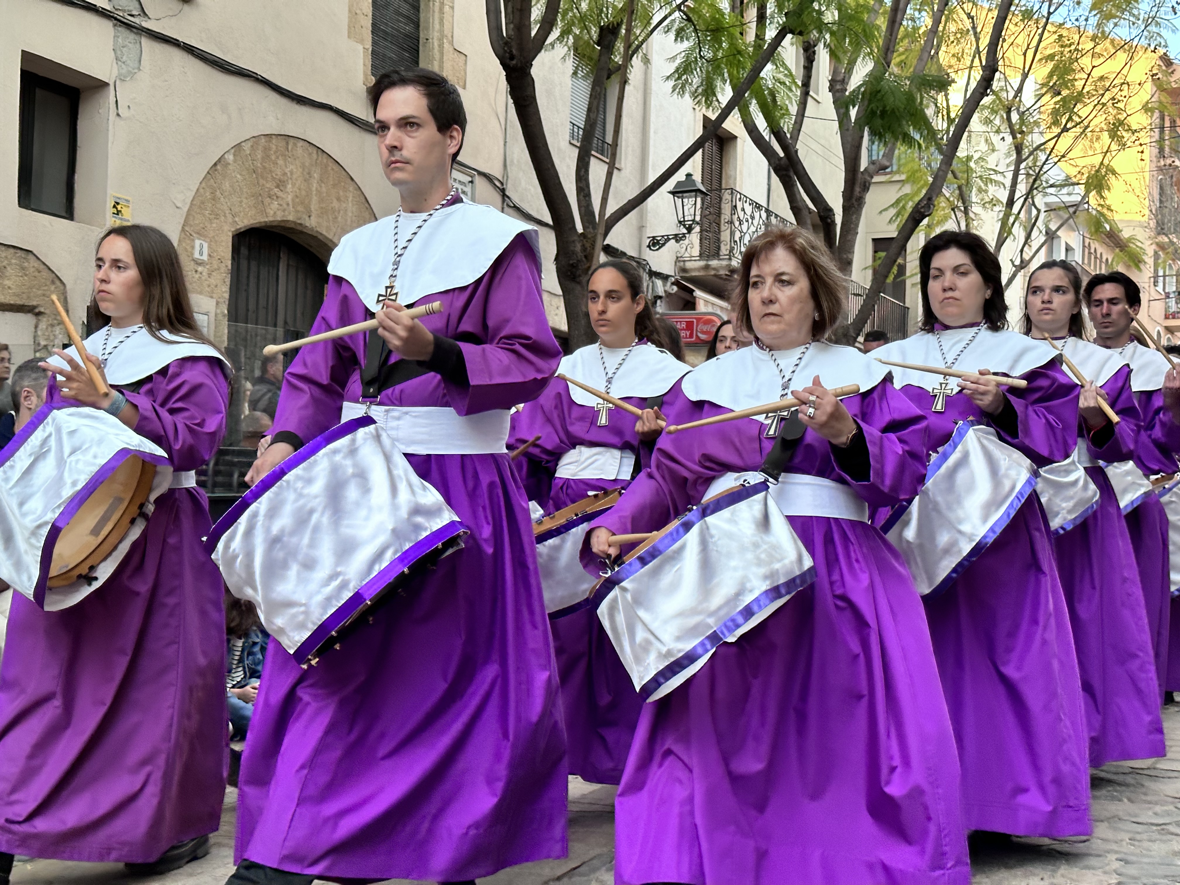 Foto de la Banda de la Confraria de la Creu-Armats de Torredembarra a la Processó del Sant Enterrament de l'any 2023