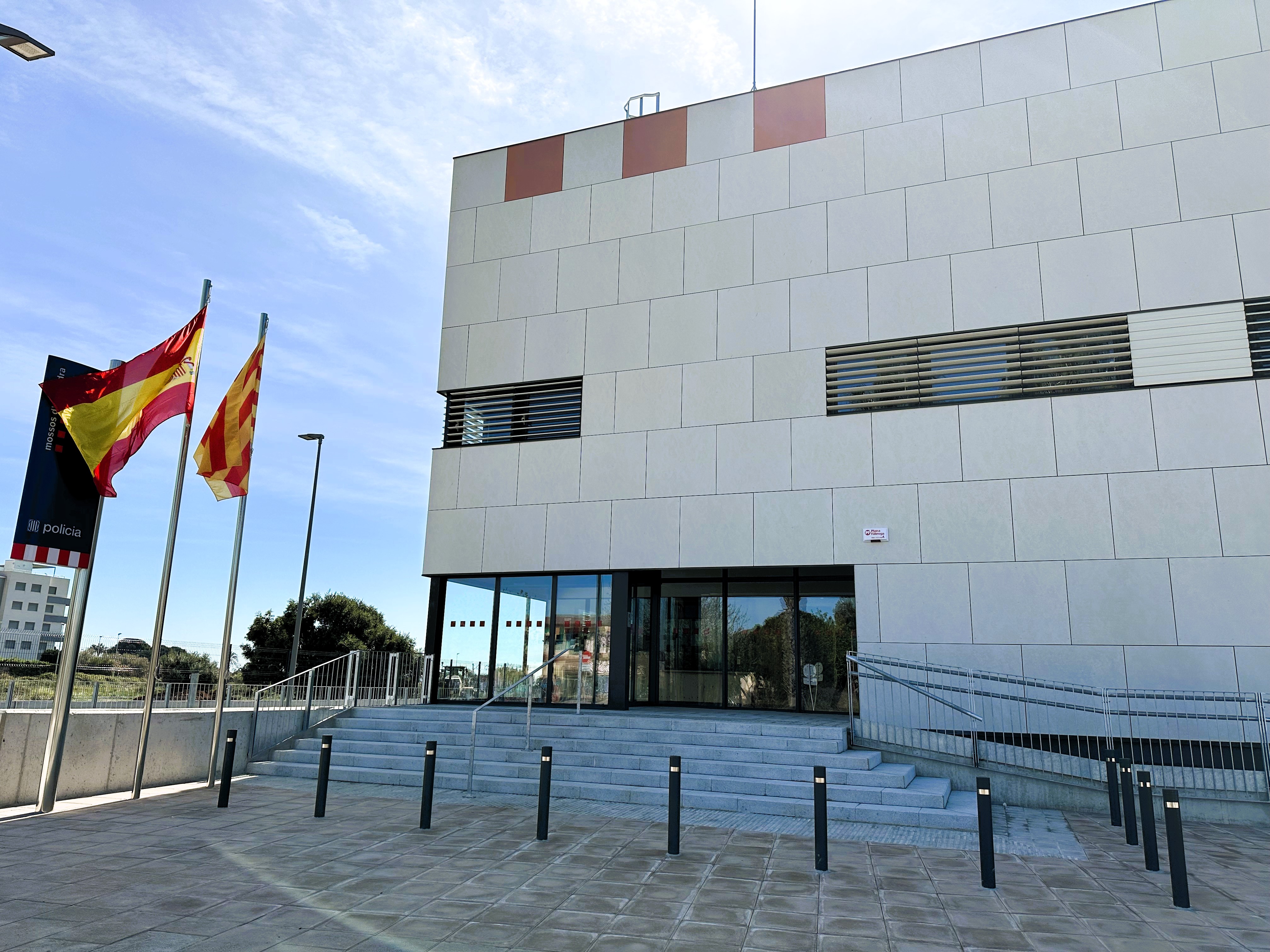 Façana de la Comissaria dels Mossos d'Esquadra de Torredembarra