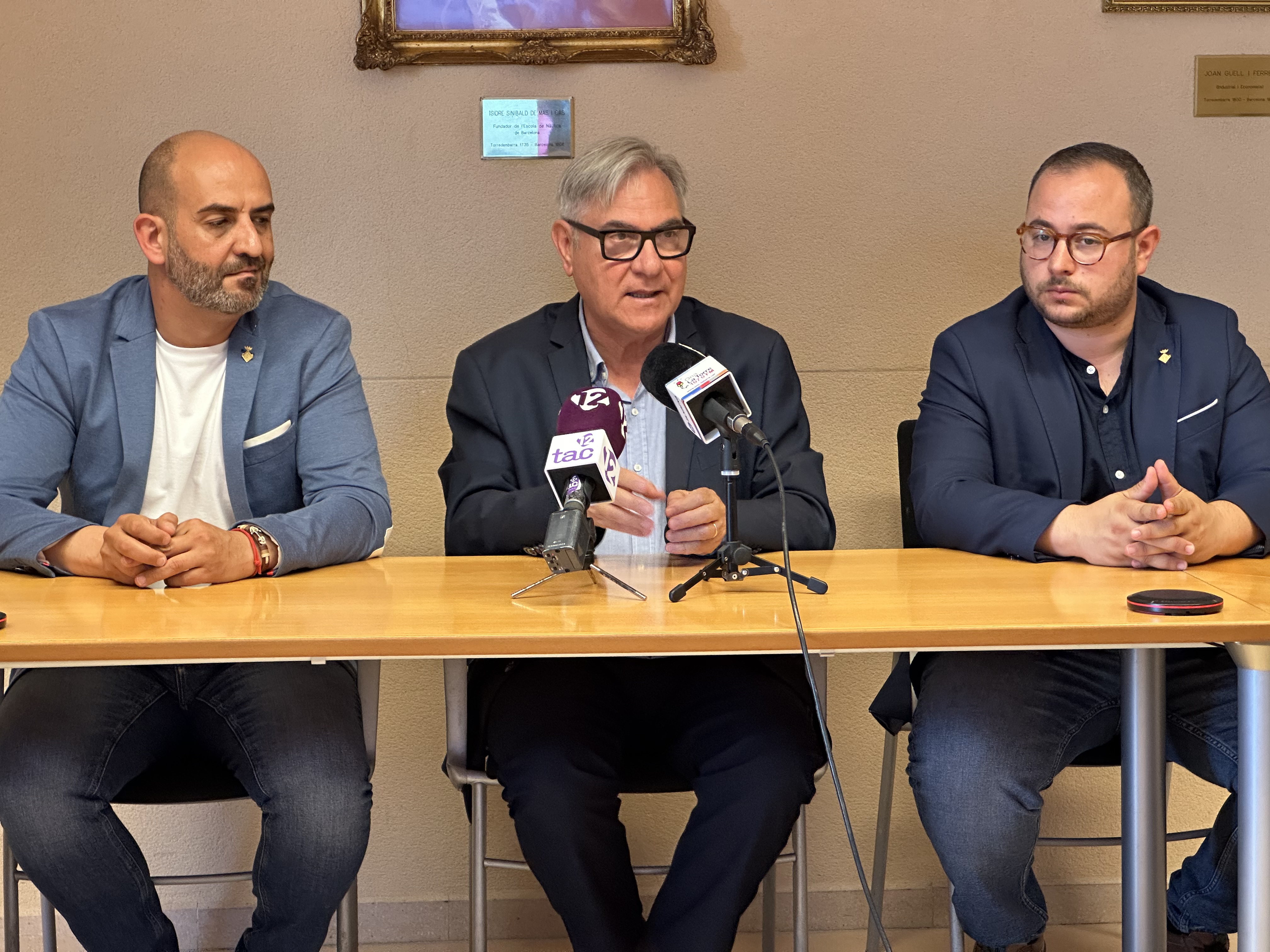 D'esquerra a dreta, Vale Pino (PSC), Eduard Rovira (ERC) i Xavier Suàrez (Junts)
