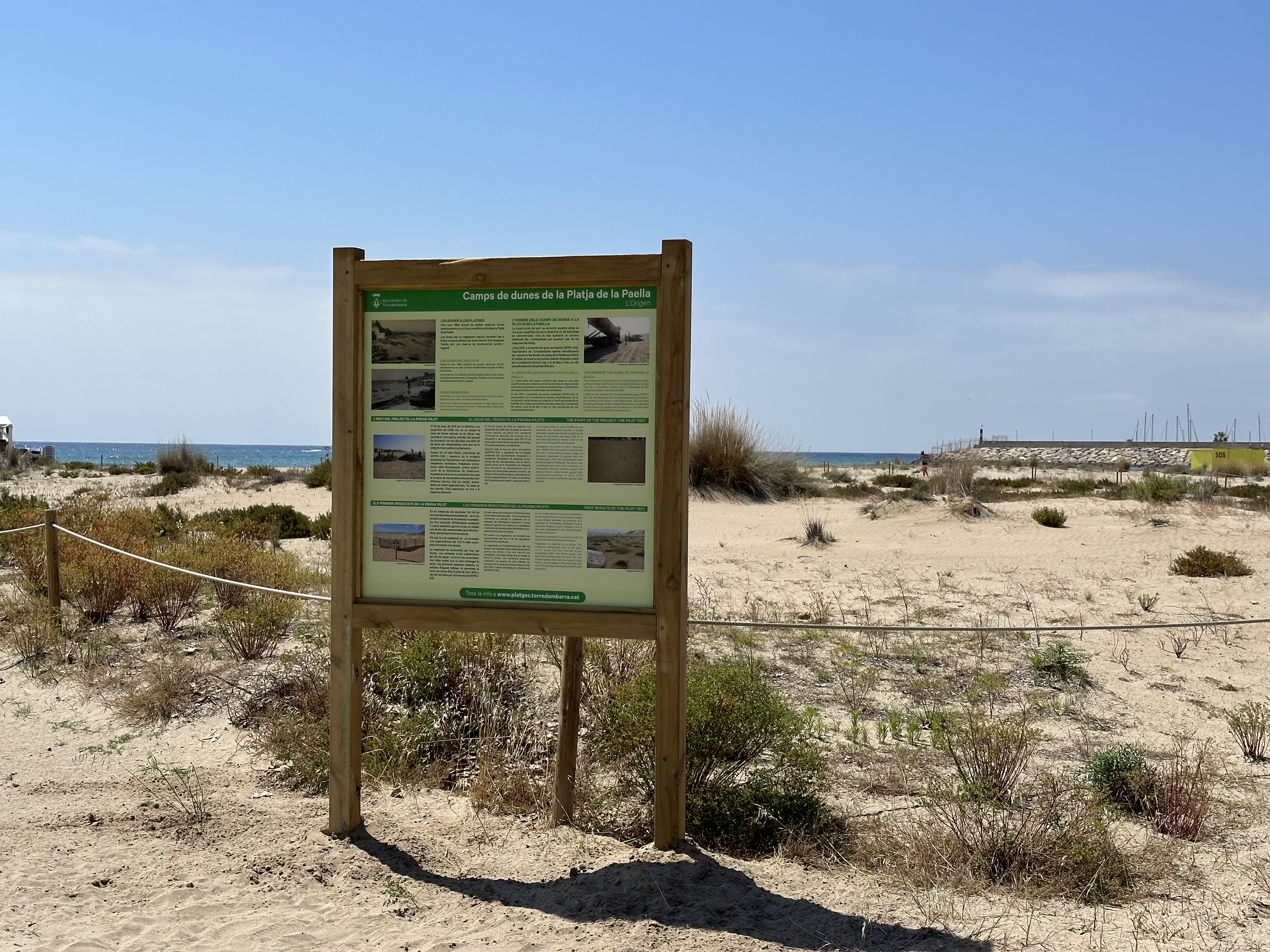 Cartelleria informativa del camp de dunes de la Paella