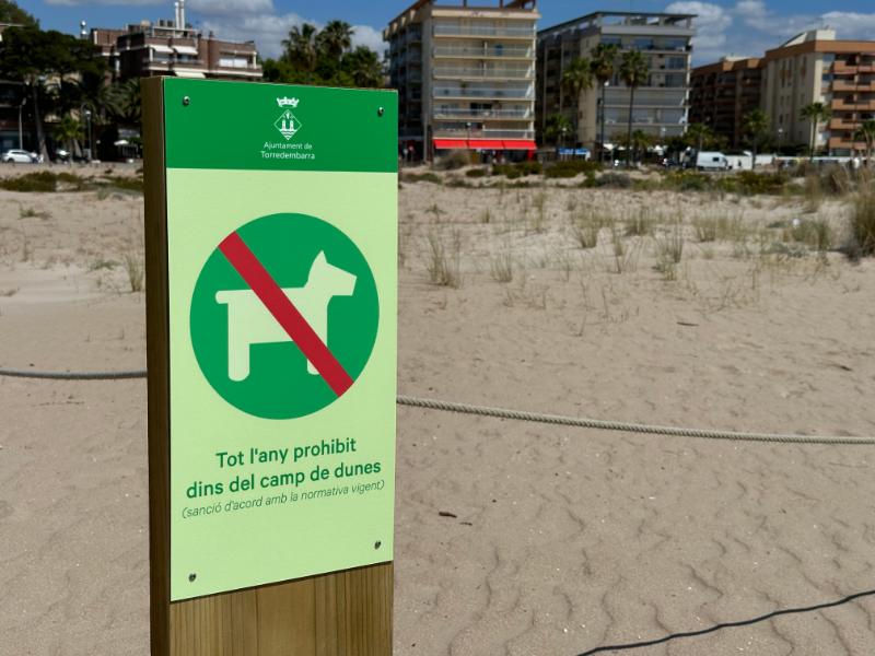 Cartell de prohibició d'entrada de gossos