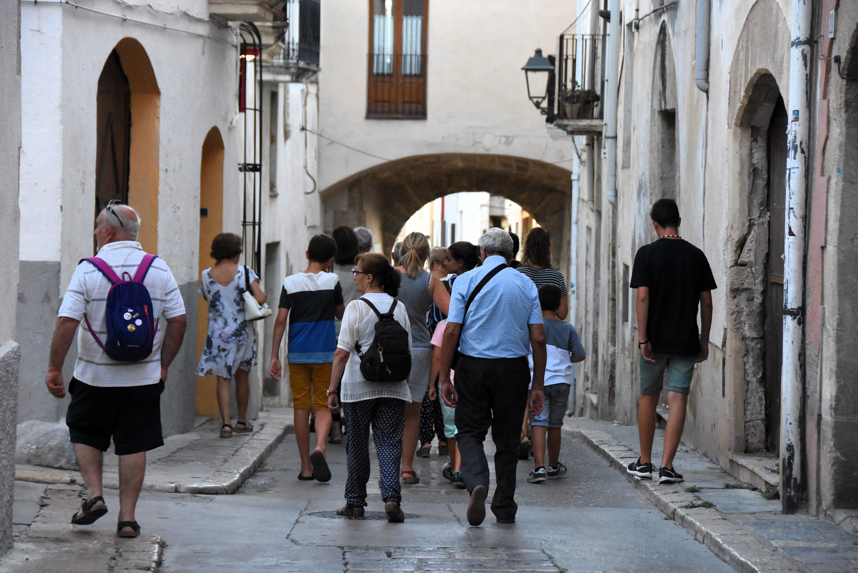 Foto durant el recorregut d'una de les visites al Nucli antic