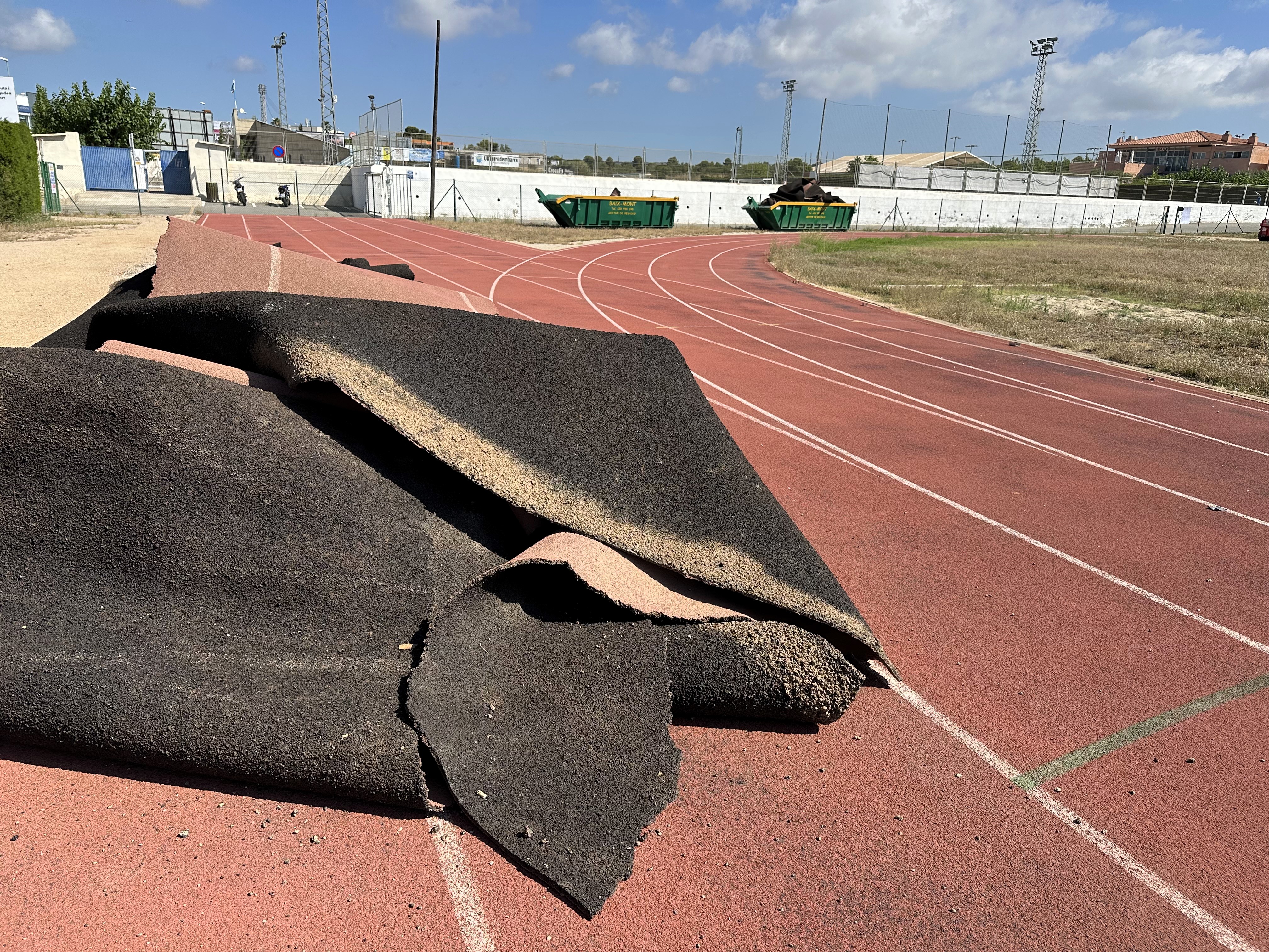 Inici de les obres de renovació del paviment de la pista d’atletisme