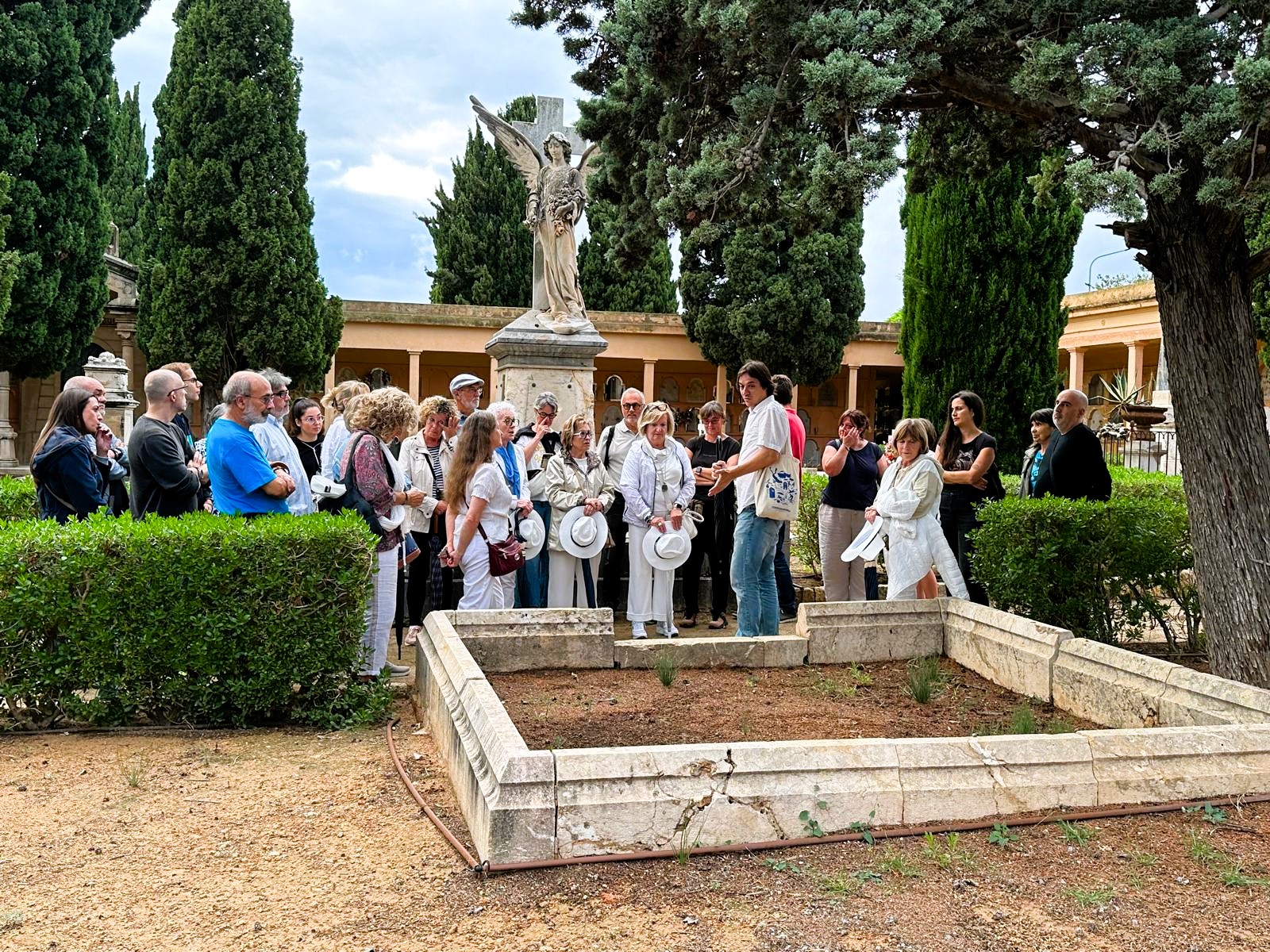 Visita guiada al cementiri