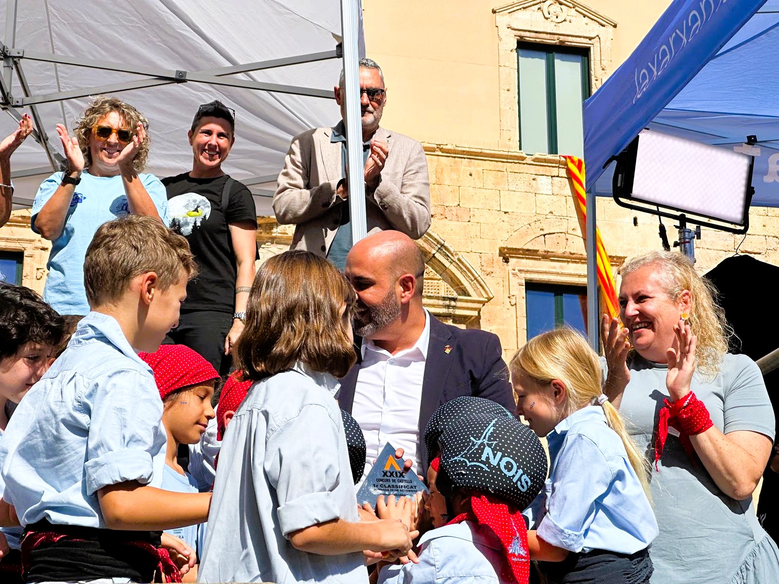 Lliurament del premi de 1r classificat als Nois de la Torre