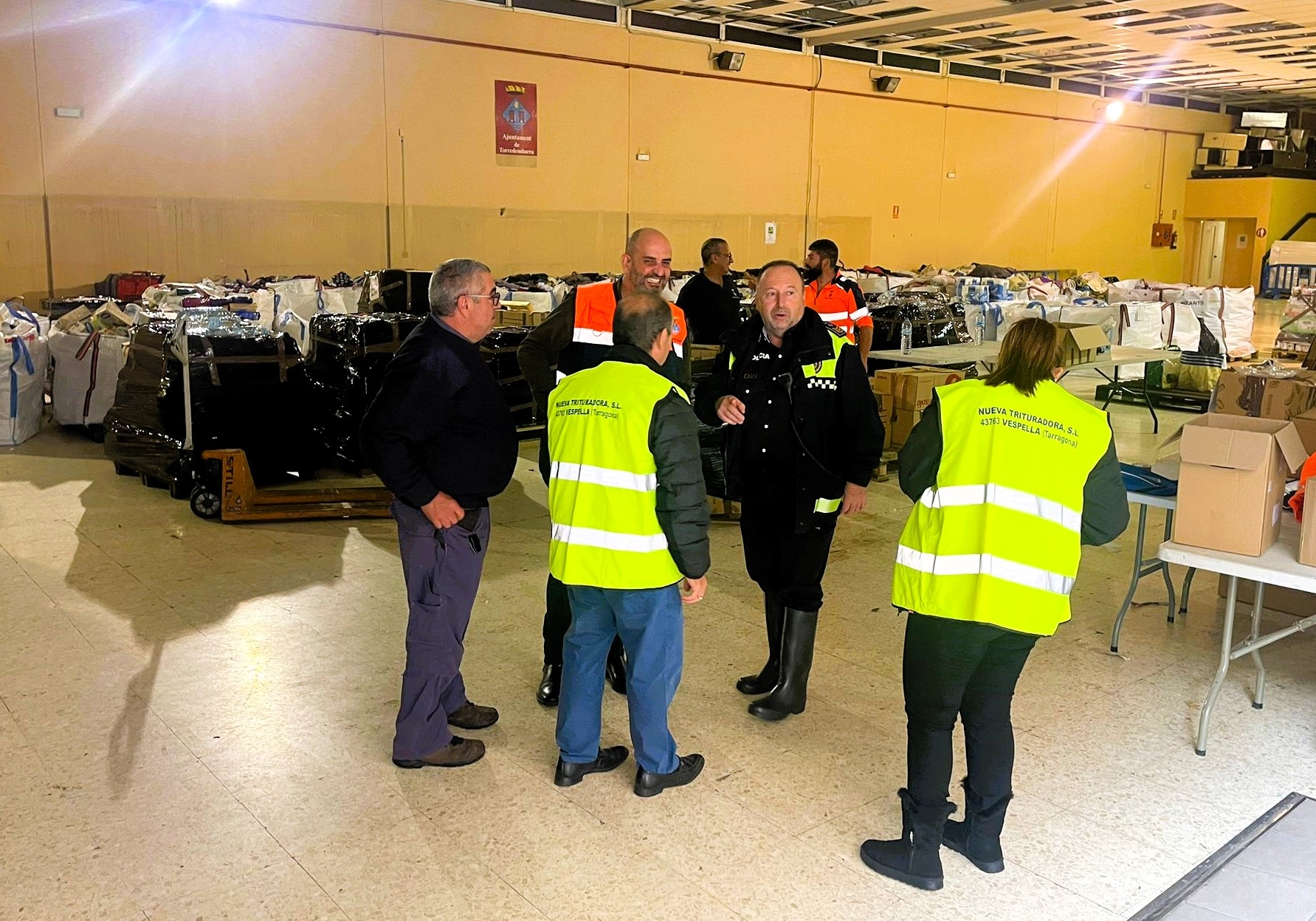 Visita de l'alcalde i el cap de la Policia Local, al Casal Municipal