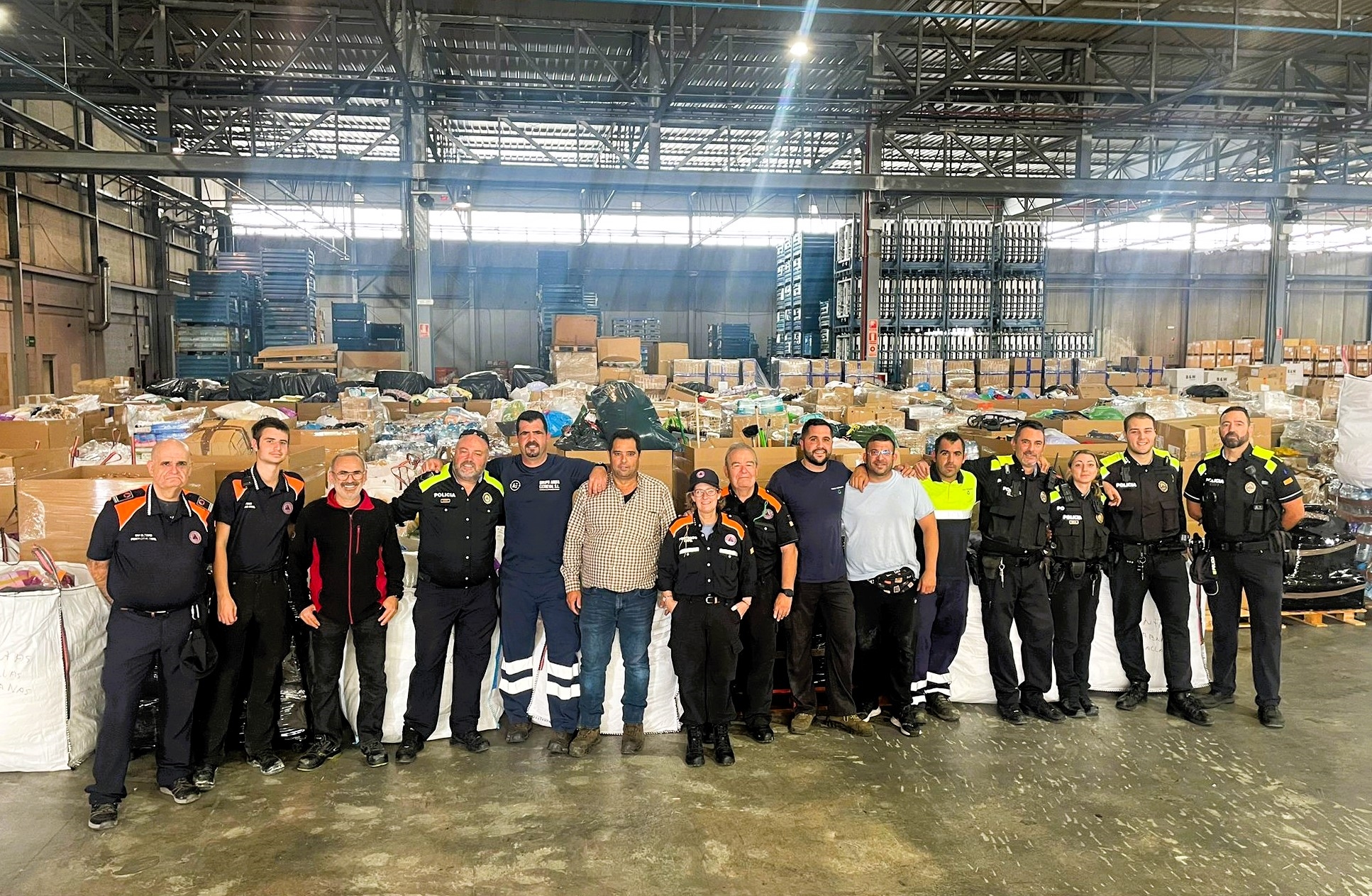 Descàrrega del material solidari a Almussafes