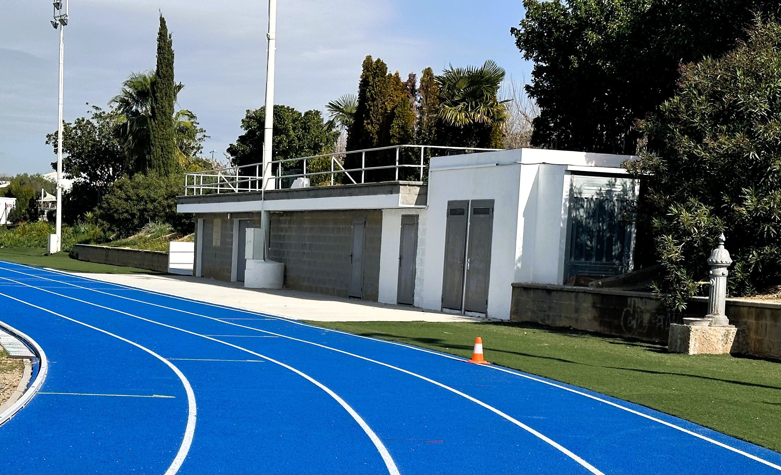 Adjacent pista d'atletisme