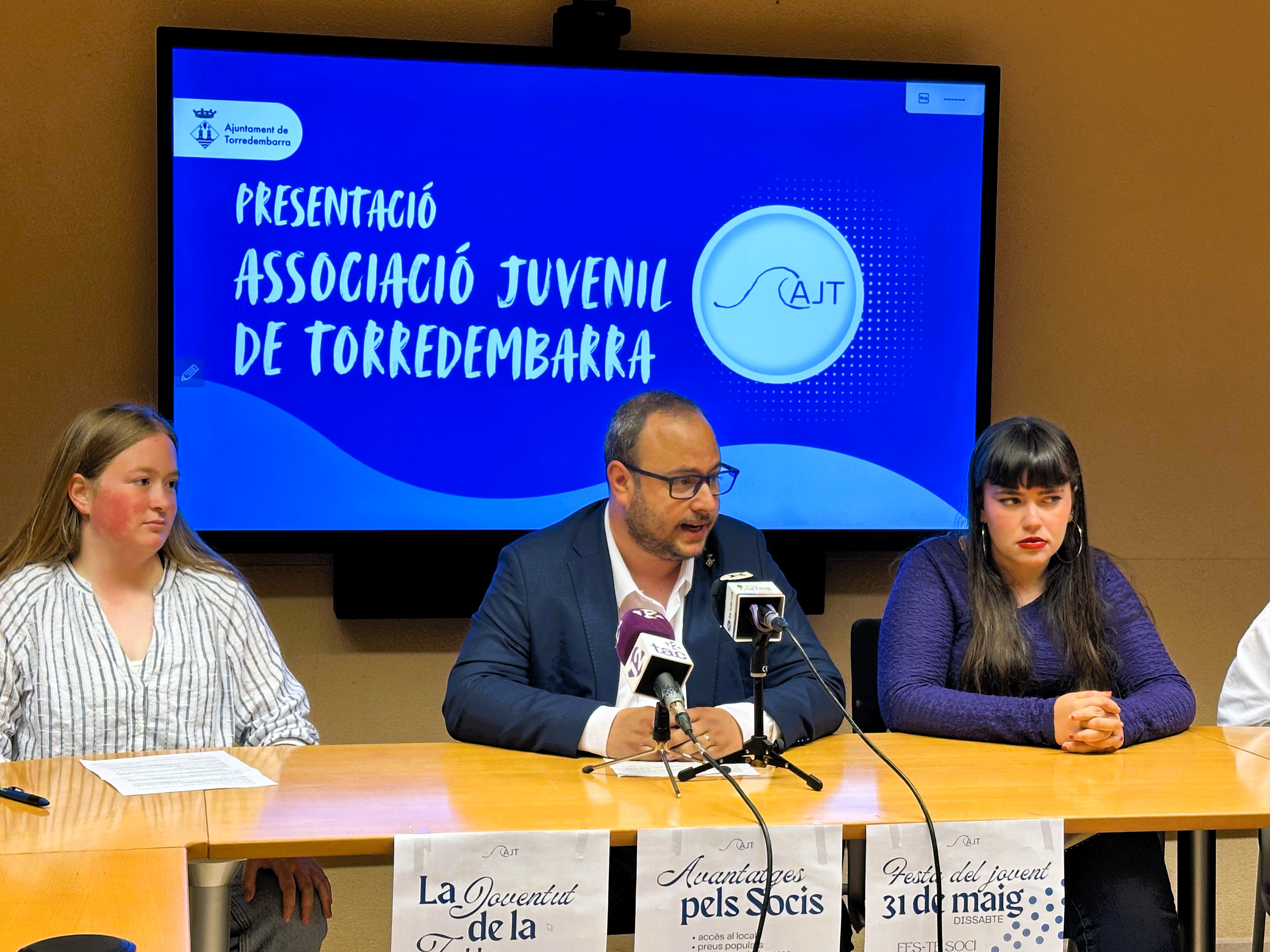 Roda de premsa de presentació de l'Associació de Joves de Torredembarra