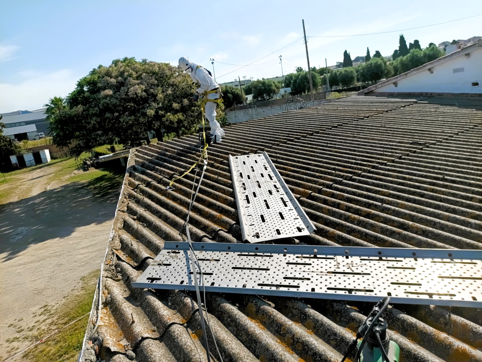 Imatge de la retirada del fibrociment