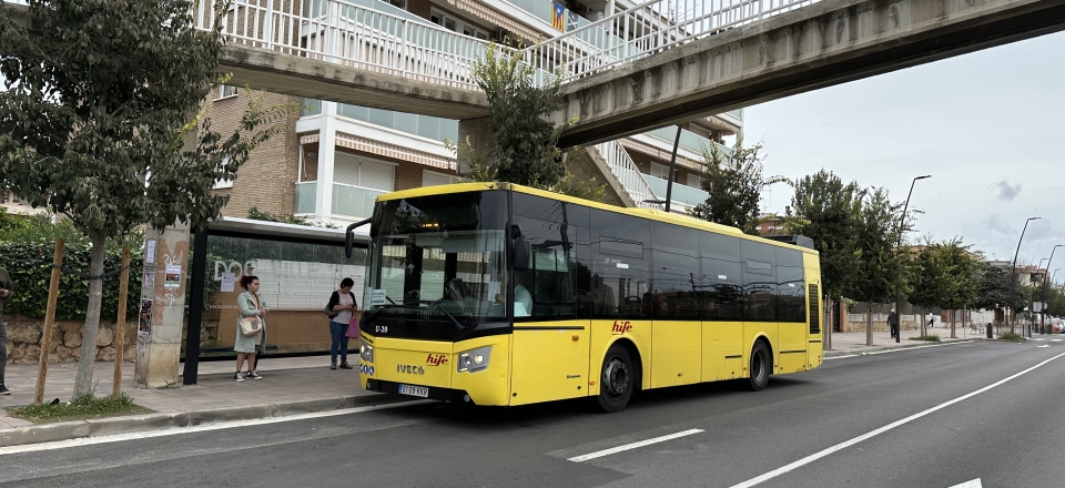 Bus urbà, a la parada del pg. Miramar