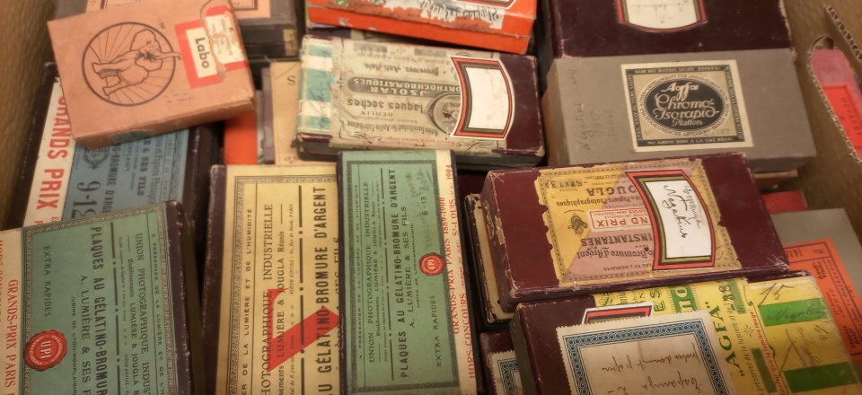 Capses amb les plaques de vidre