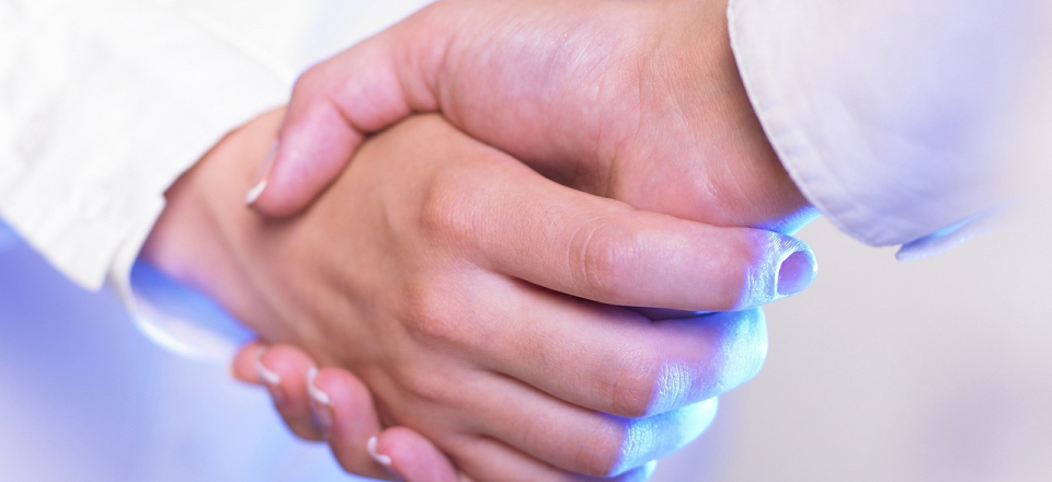 Foto recurs d'una encaixada de mans