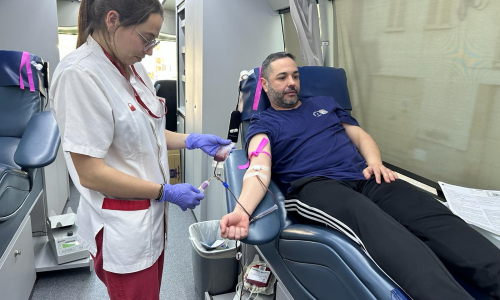 Unitat mòbil de donació de sang de la 1a Fira de la salut