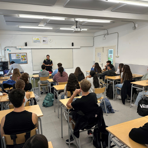 Xerrada de la Policia Local als instituts