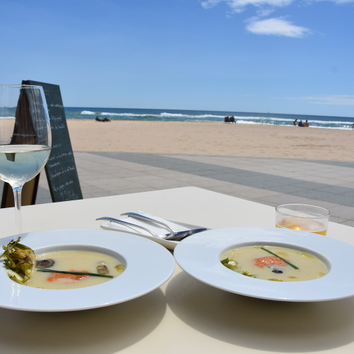 Tapes servides en una terrassa del pg. Marítim