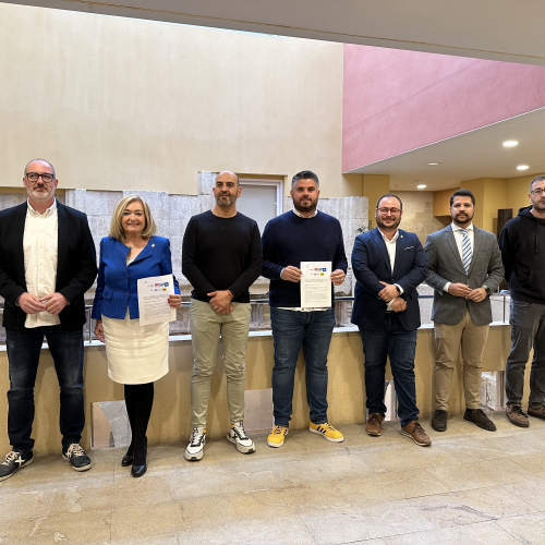 Imatge dels portaveus de tots els grups municipals de l'Ajuntament de Torredembarra