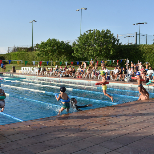 Imatge d'arxiu dels cursos de natació