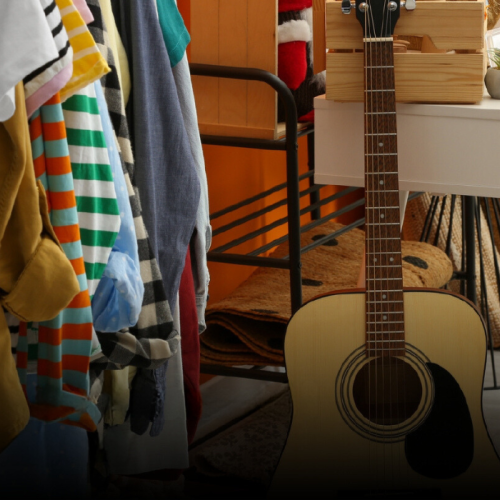 Foto detall del cartell de la 6a edició del mercat d’intercanvi i de segona mà