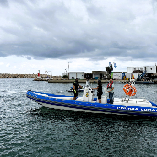 Imatge de l'embarcació de la Policia Local, que ha participat en el simulacre