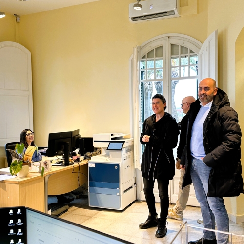 Visita de l'alcalde i la regidora a Cal Bofill