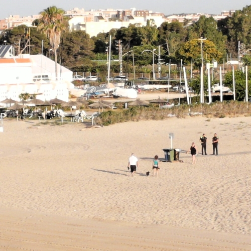 Imatge aèria de control de gossos a les platges