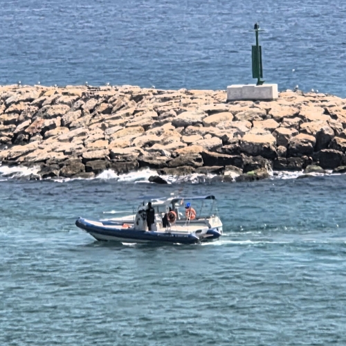 Rescat d'una embarcació al port de Torredembarra