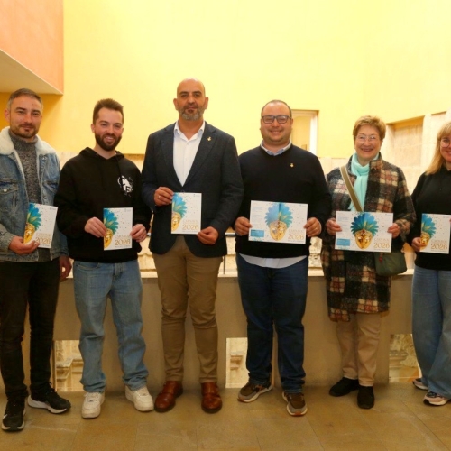 L'alcalde, el regidor de Festes i representants de diferents colles participants