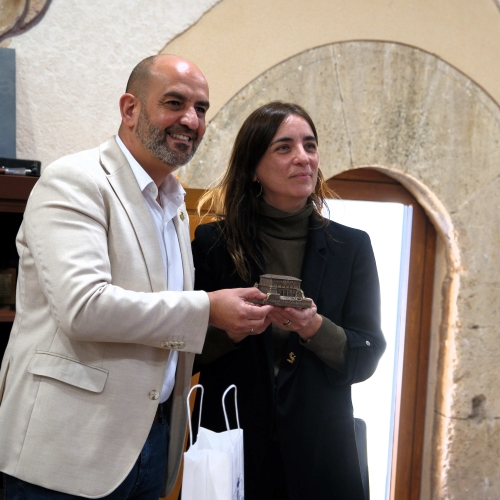 L'alcalde, Vale Pino, i la consellera de Recerca i Universitats, Núria Montserrat