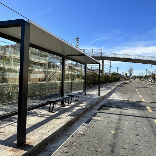 Imatge d'arxiu de la parada de bus del pg. Miramar amb pg. de la Sort