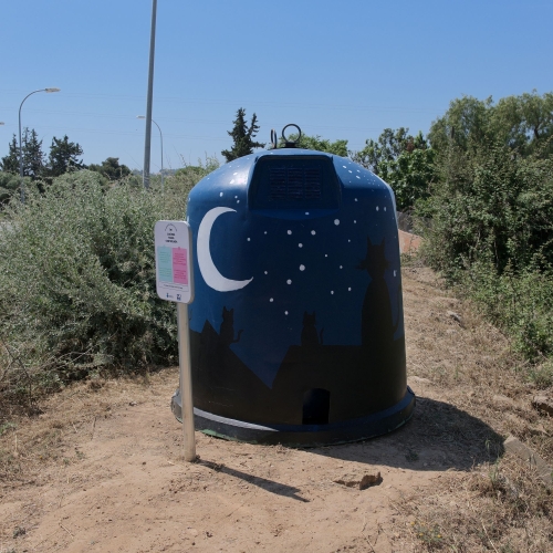 El refugi que s'ha instal·lat al polígon Roques Planes