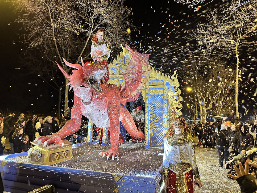 Carrossa de la colla La Disbauxa, guanyadora del primer premi el 2023
