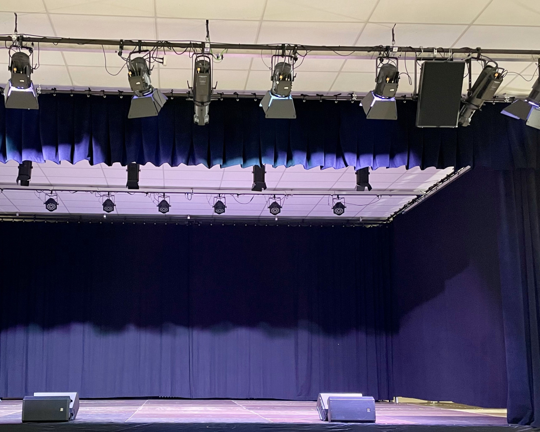 Escenari de la sala gran del Casal Municipal