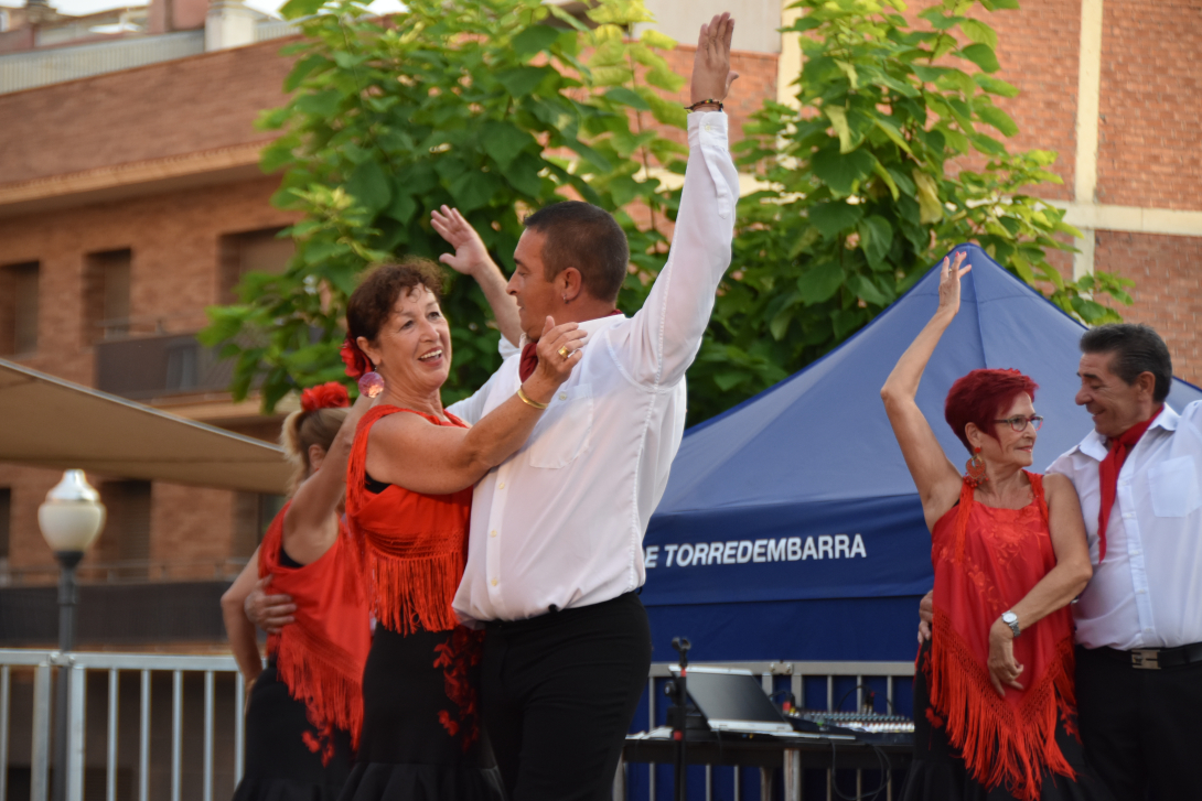 Foto del grup de ball 'Aires del Sur' durant el programa de final de temporada de l'any 2023