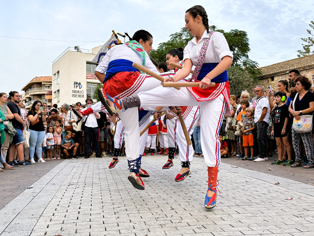 Imatge d'arxiu del Ball de Bastons, a l'inici de la cercavila de vigília