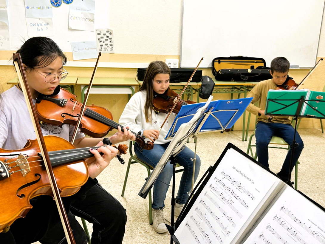 Classes de violí a l'Escola Municipal de Música de Torredembarra