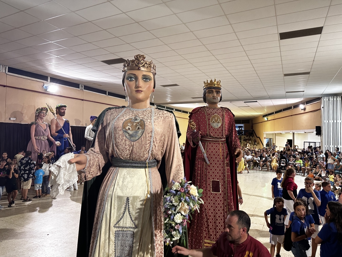 Imatge dels gegants Rosalia i Joan, en la celebració del seu 65è aniversari