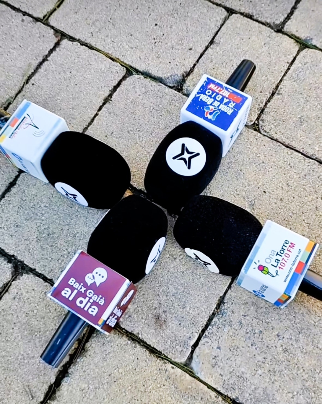 Micròfons de les ràdios del Baix Gaià