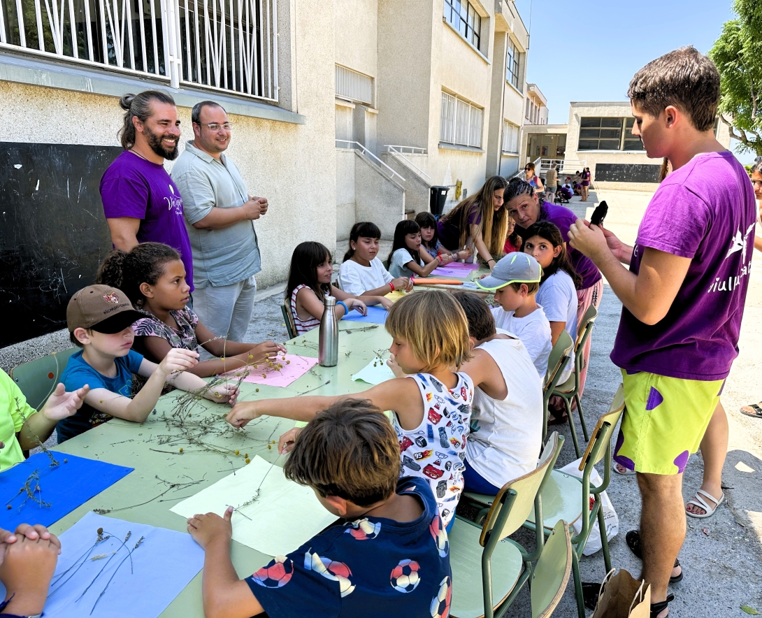 Visita del regidor de Joventut al Casal d'Estiu municipal