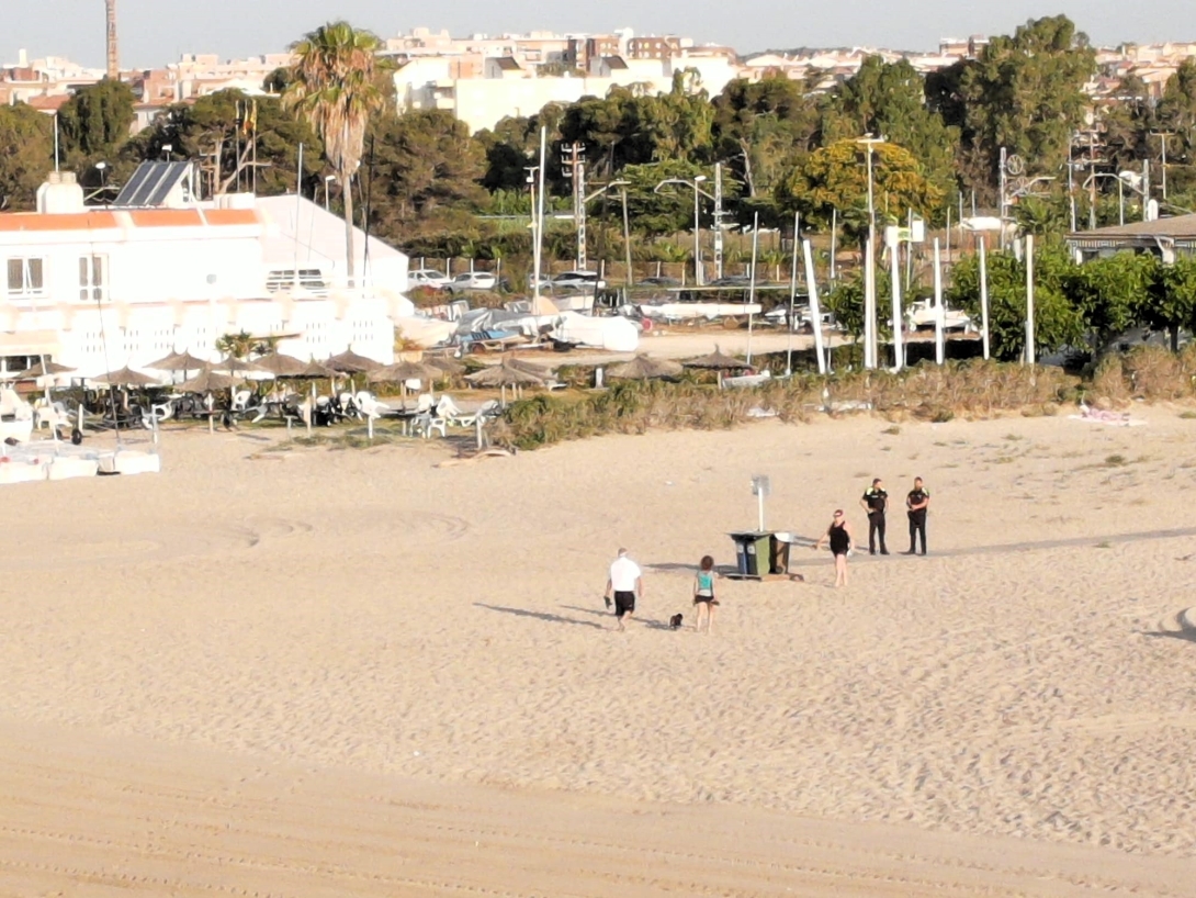 Imatge aèria de control de gossos a les platges
