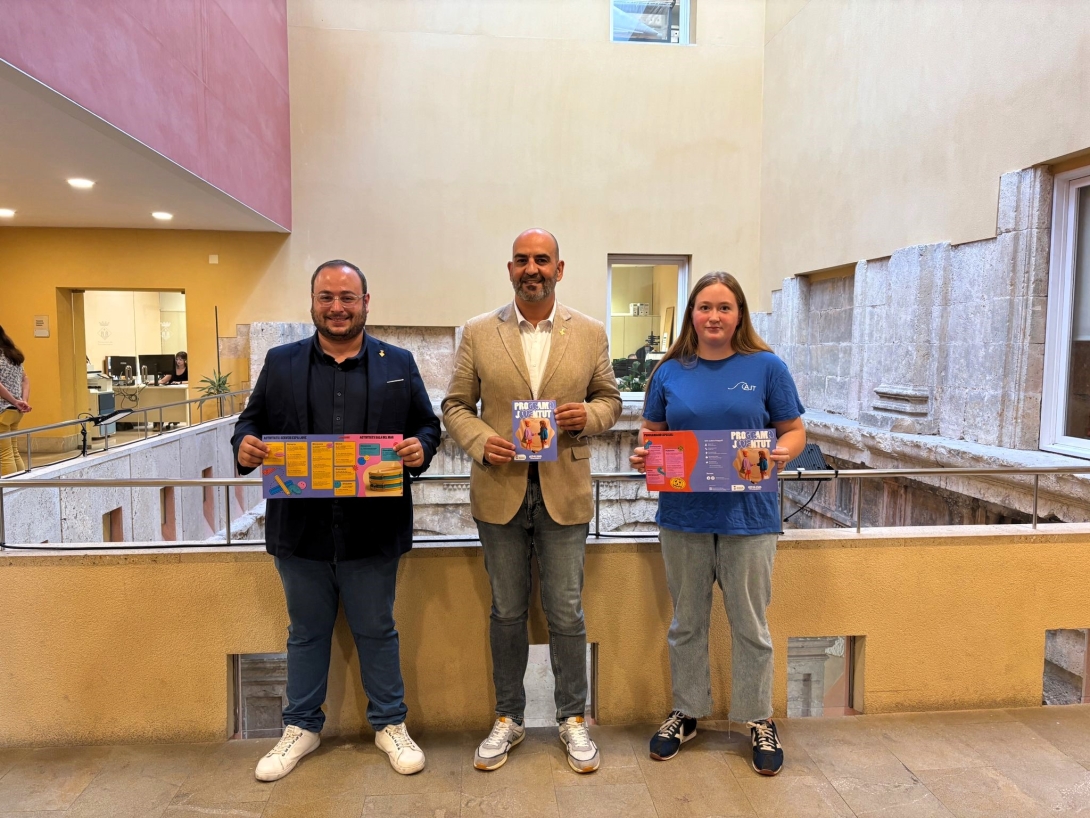 D'esquera a dreta, Xavier Suárez, Vale Pino i Núria Martinez Sotoca, en la presentació del programa joventut