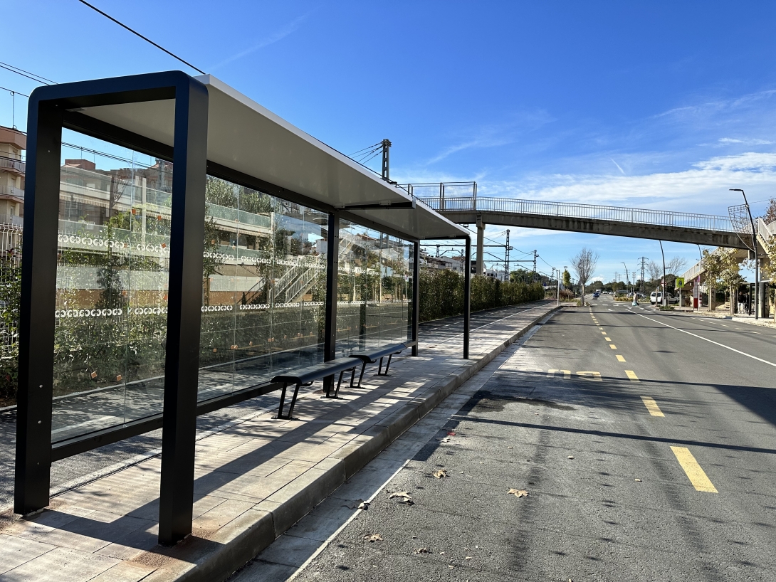 Imatge d'arxiu de la parada de bus del pg. Miramar amb pg. de la Sort