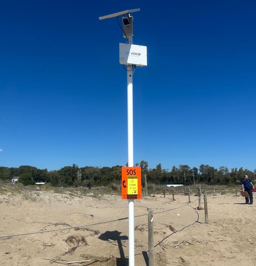 S'instal·len polsadors SOS a les platges de Torredembarra