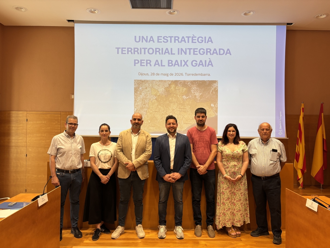 Imatge de grup dels alcaldes i alcaldesses del Baix Gaià