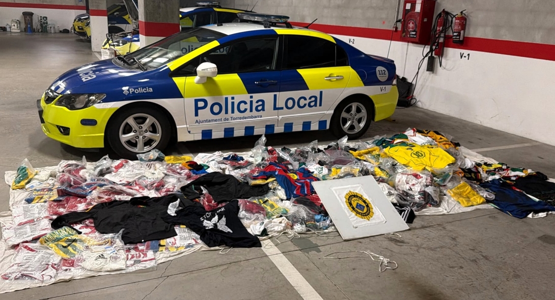 Imatge de les peces de roba intervingudes en la nova actuació de la Policia Local